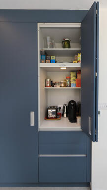 Alby Blue with contrast recessed handle