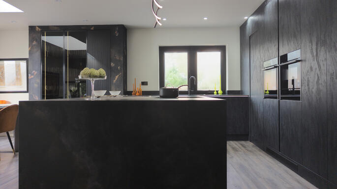 Charcoal Flow - Dark & Dramatic